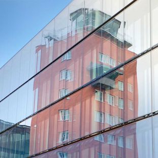Tower Riem – Brainlab-Zentrale: Denkmal mit Herz & Hirn